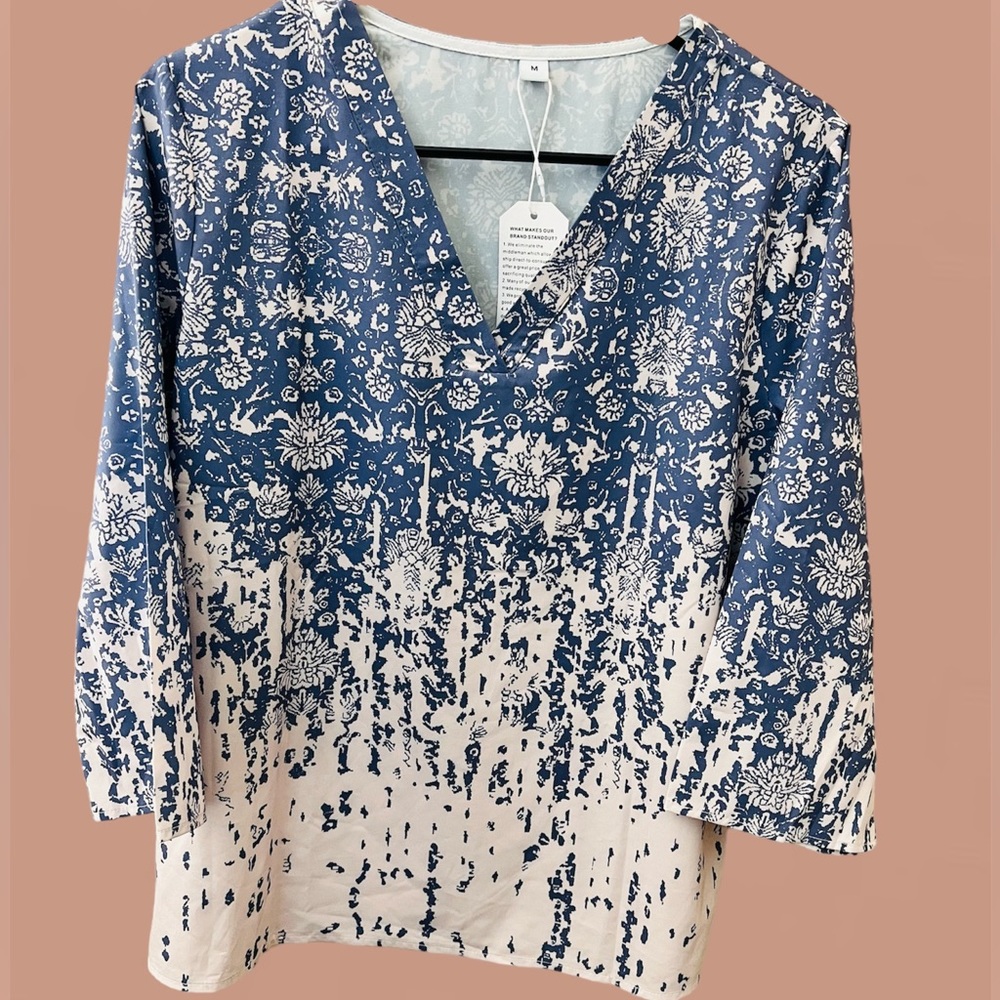 New Women’s Blue print V neck